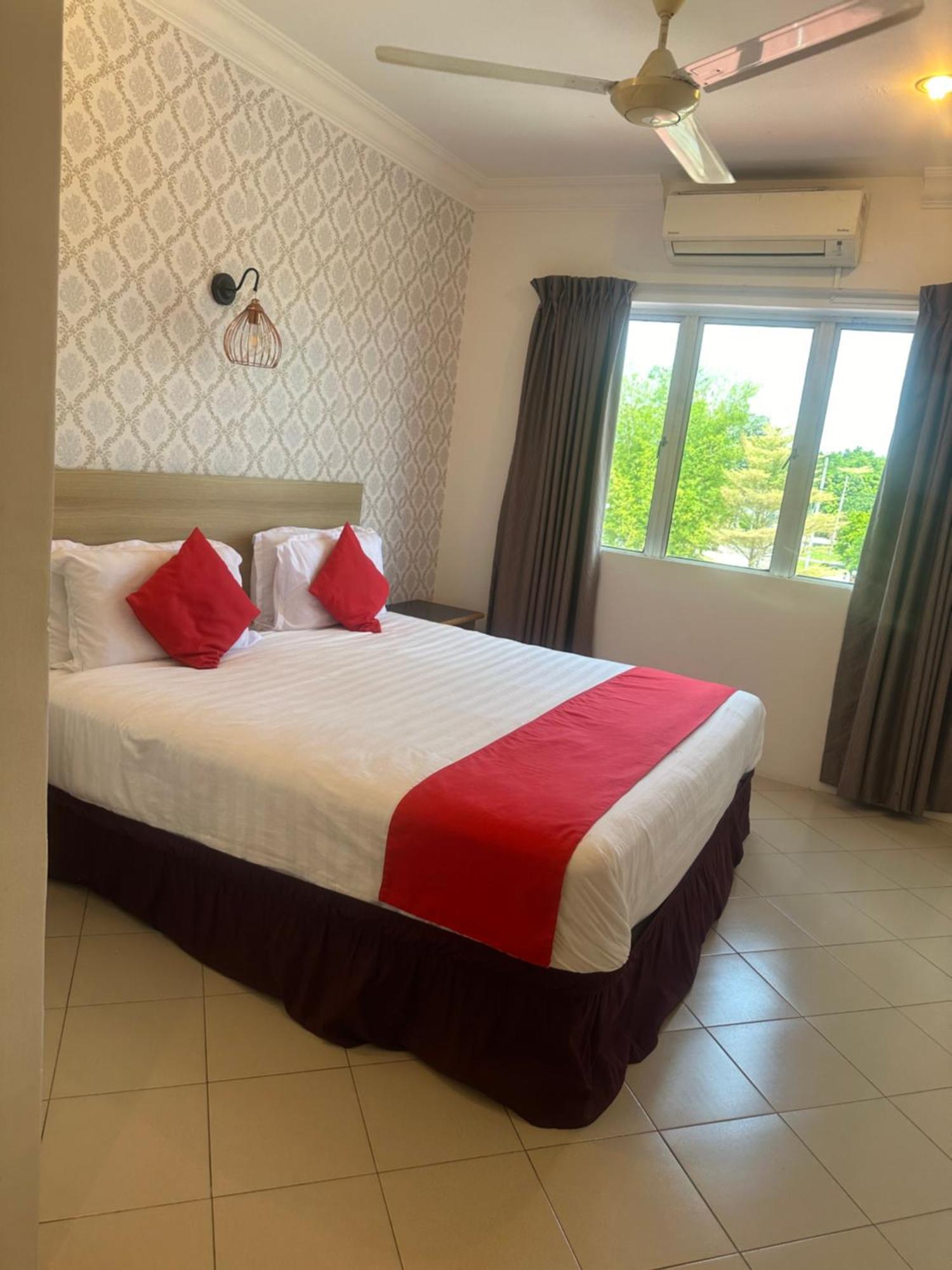 טלוק אינטן V Hotel מראה חיצוני תמונה