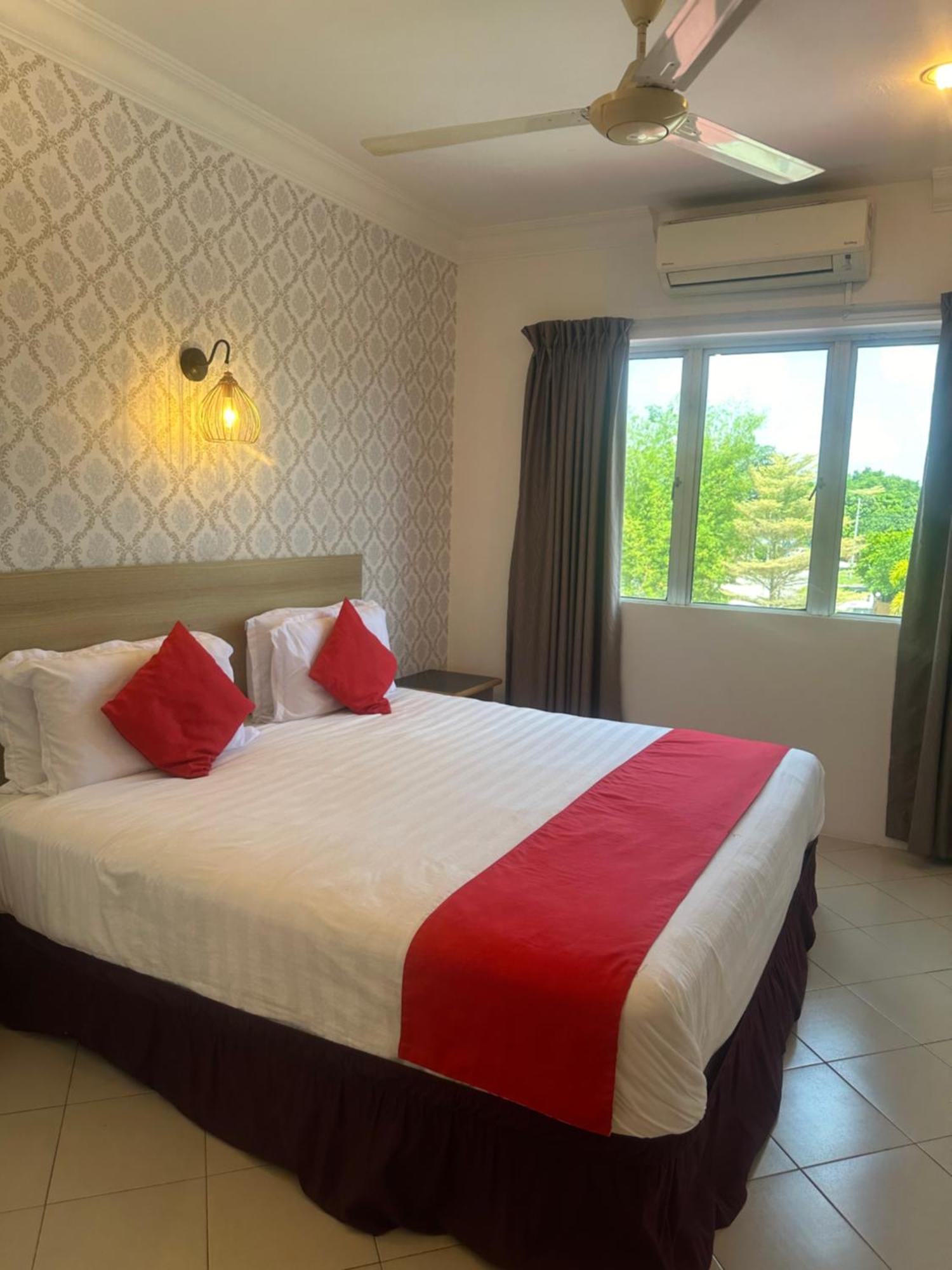טלוק אינטן V Hotel מראה חיצוני תמונה